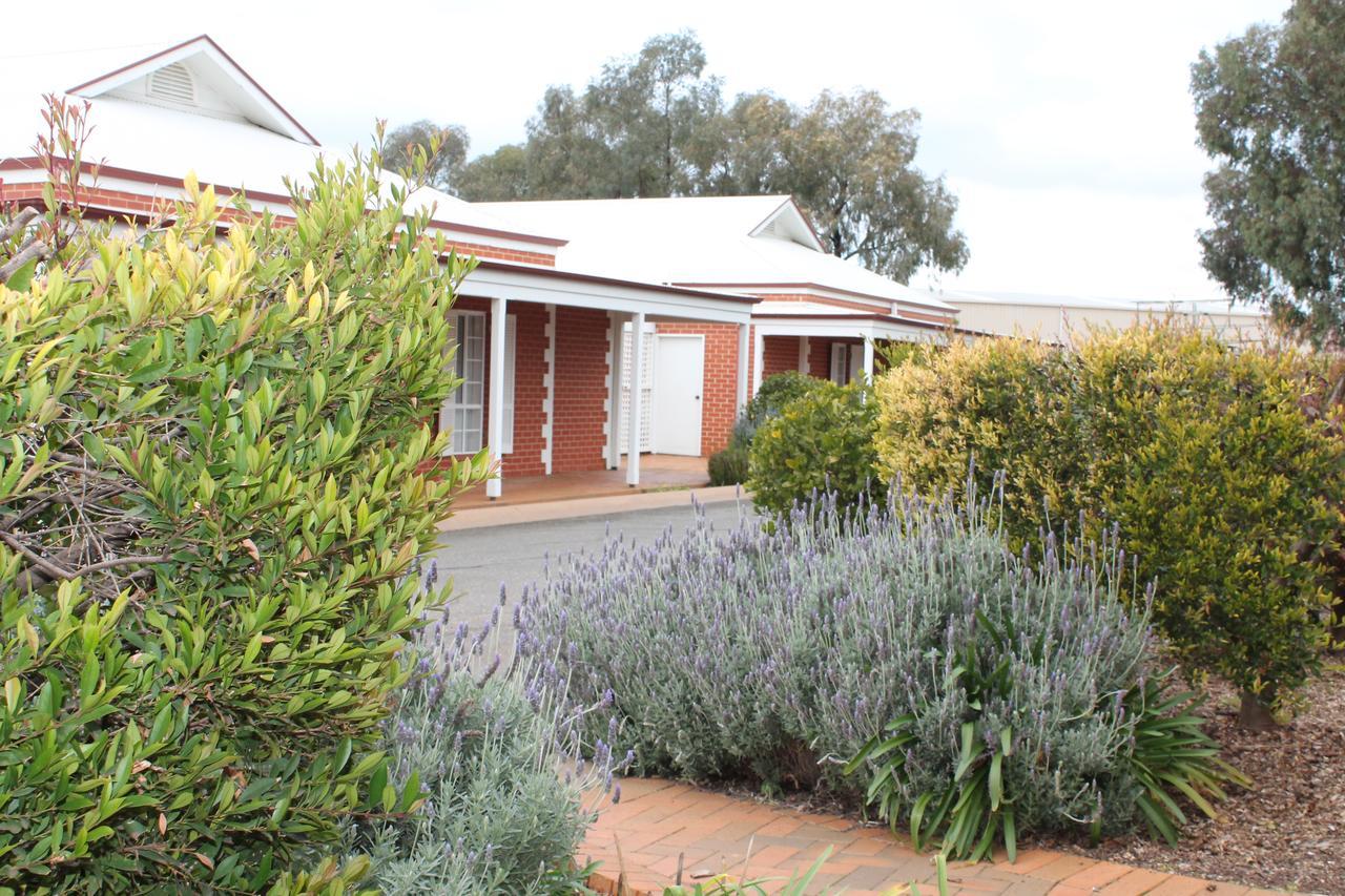 The Kidman Wayside Inn Griffith Exterior photo