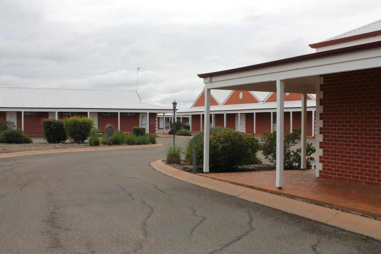 The Kidman Wayside Inn Griffith Exterior photo